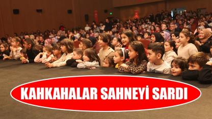 Kahkahalar sahneyi sardı
