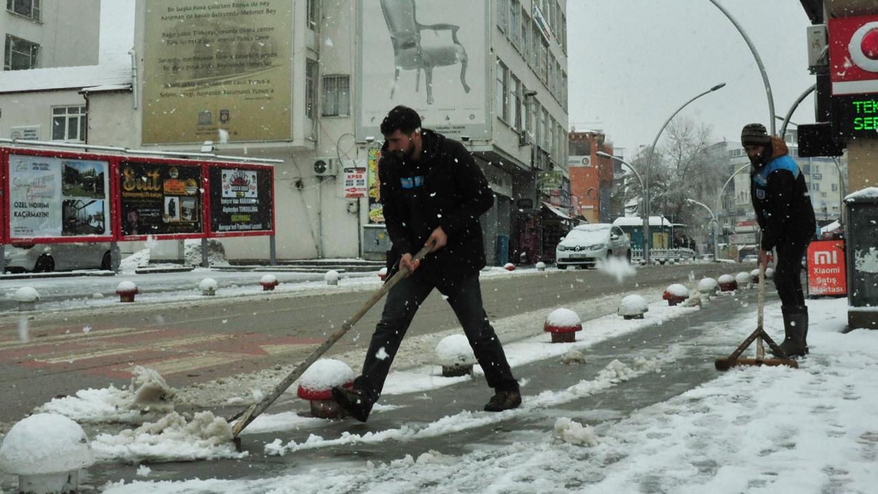 Karaman Belediyesi gece gündüz sahada