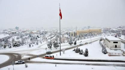 Karaman'a yine kar geliyor