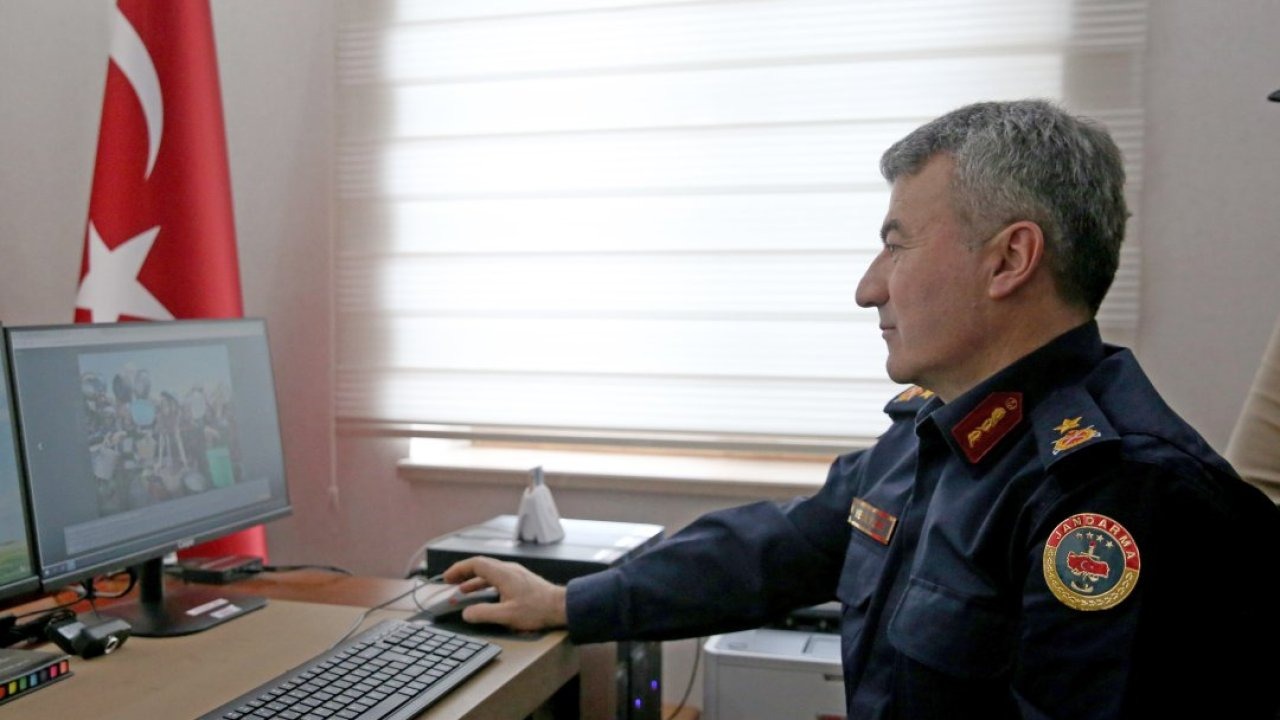 Kayseri İl Jandarma Komutanı Yeşilyurt, AA'nın "Yılın Kareleri" oylamasına katıldı