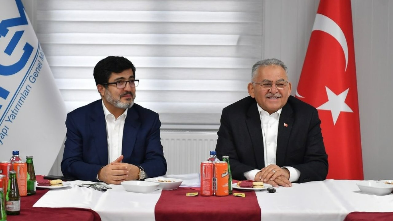 Kayseri'de tarihi Kapalı Çarşı esnafı, AA'nın "Yılın Kareleri" oylamasına katıldı