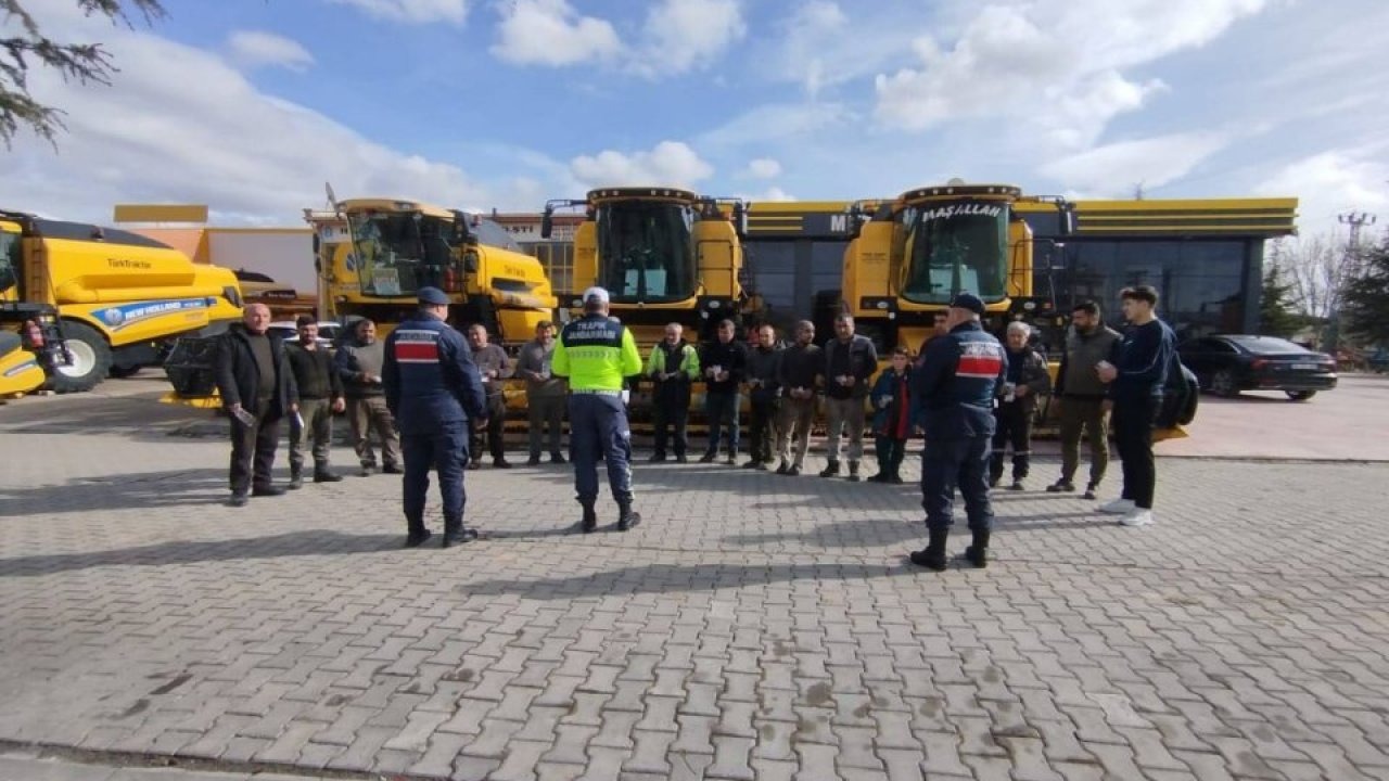 Kırşehir'de jandarma biçerdöver sahiplerini ve sürücülerini bilgilendirdi