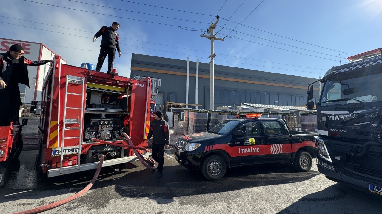 Konya'da sanayi sitesindeki depoda çıkan yangın söndürüldü