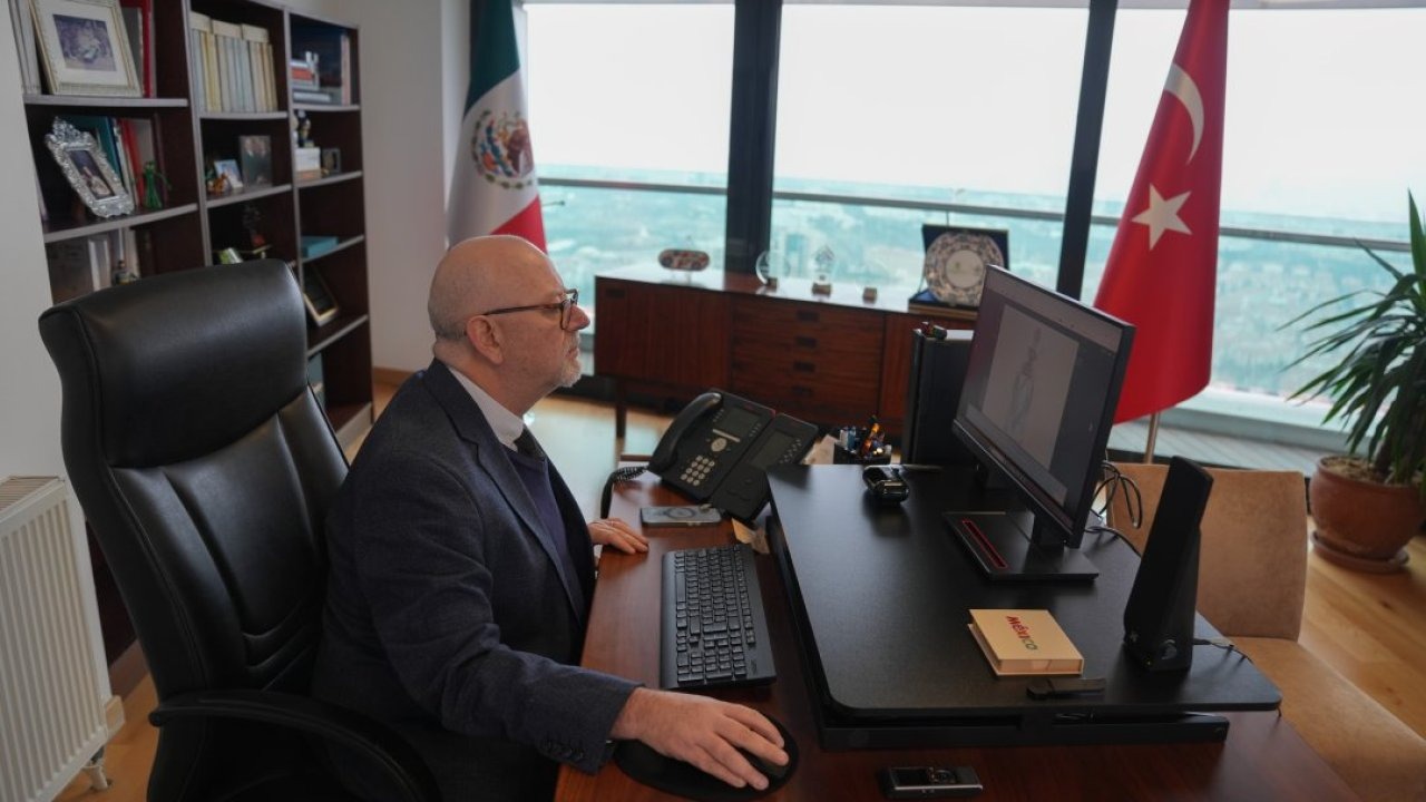 Meksika'nın Ankara Büyükelçisi Diaz de Leon, AA'nın "Yılın Kareleri" oylamasına katıldı