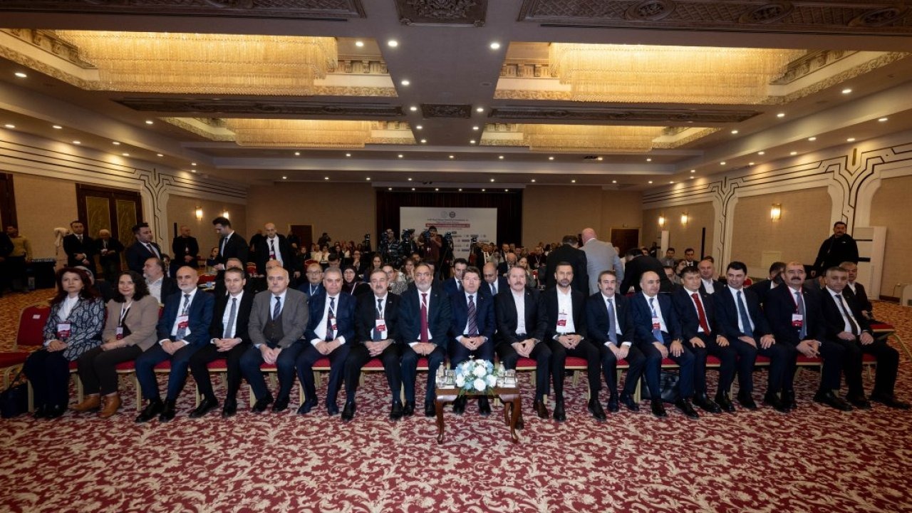 Memur-Sen tarafından memurların toplu sözleşme haklarının tartışıldığı sempozyum düzenlendi