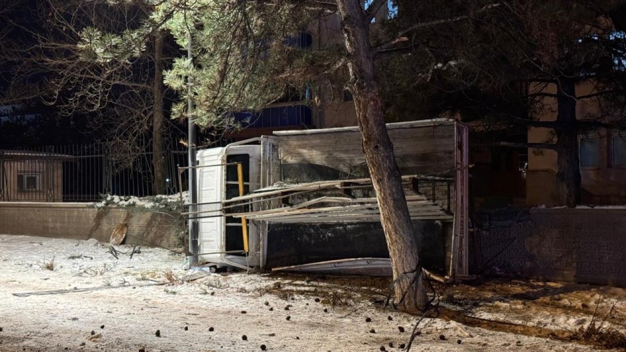 Nevşehir'de otomobil ile kamyonetin çarpıştığı kazada 4 kişi yaralandı