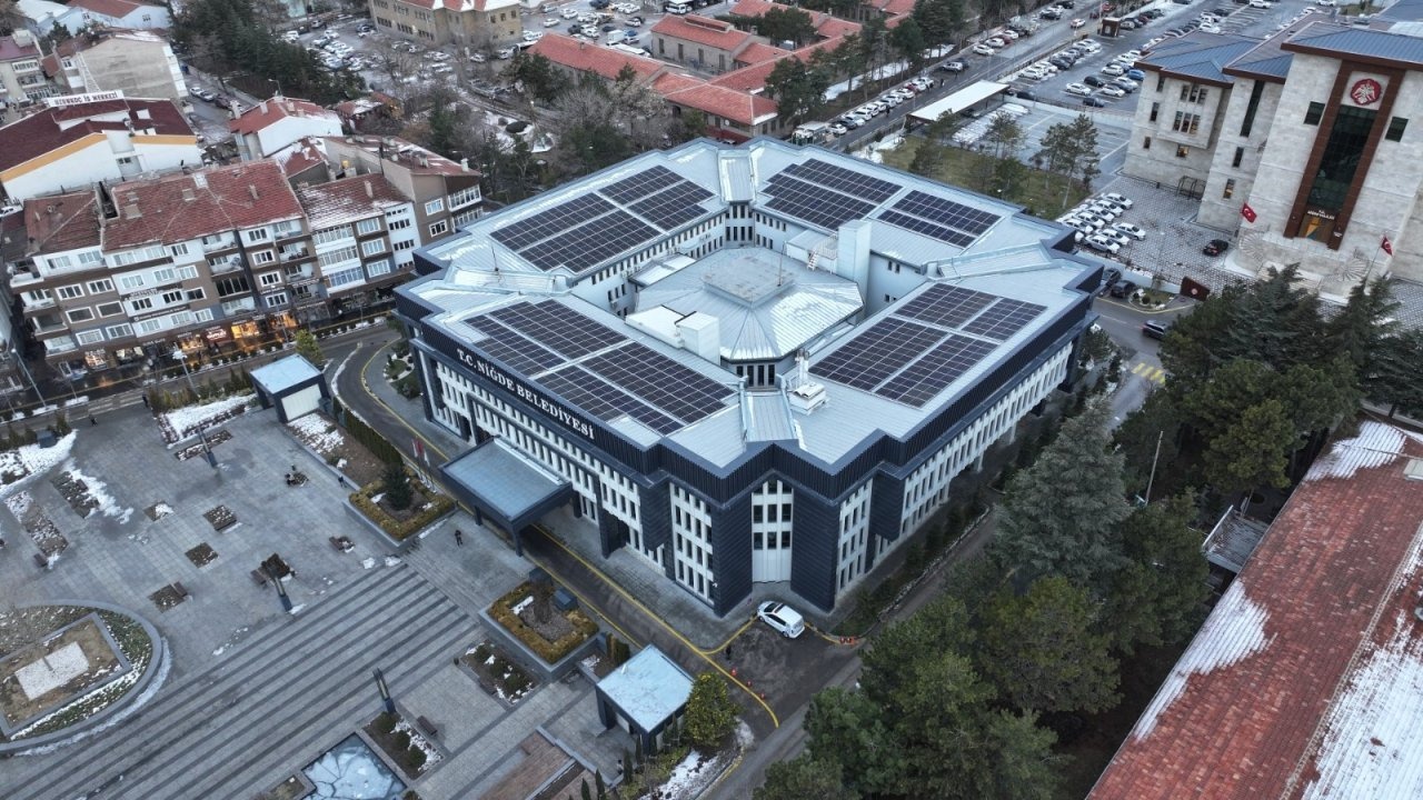 Niğde Belediyesi hizmet binası çatısına GES kurdu