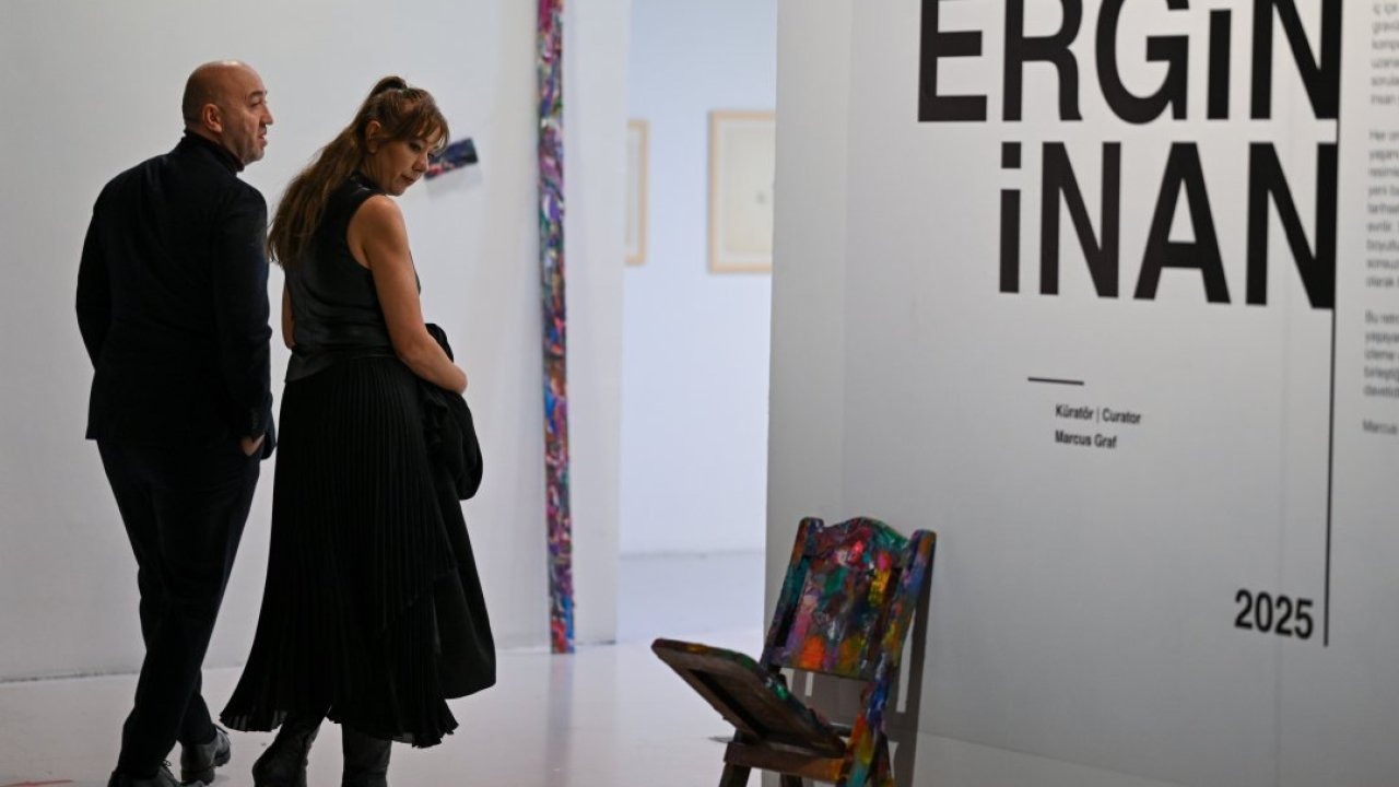 Ressam Ergin İnan'ın "Zaman ve İzler Arasında" sergisi CerModern'de açıldı