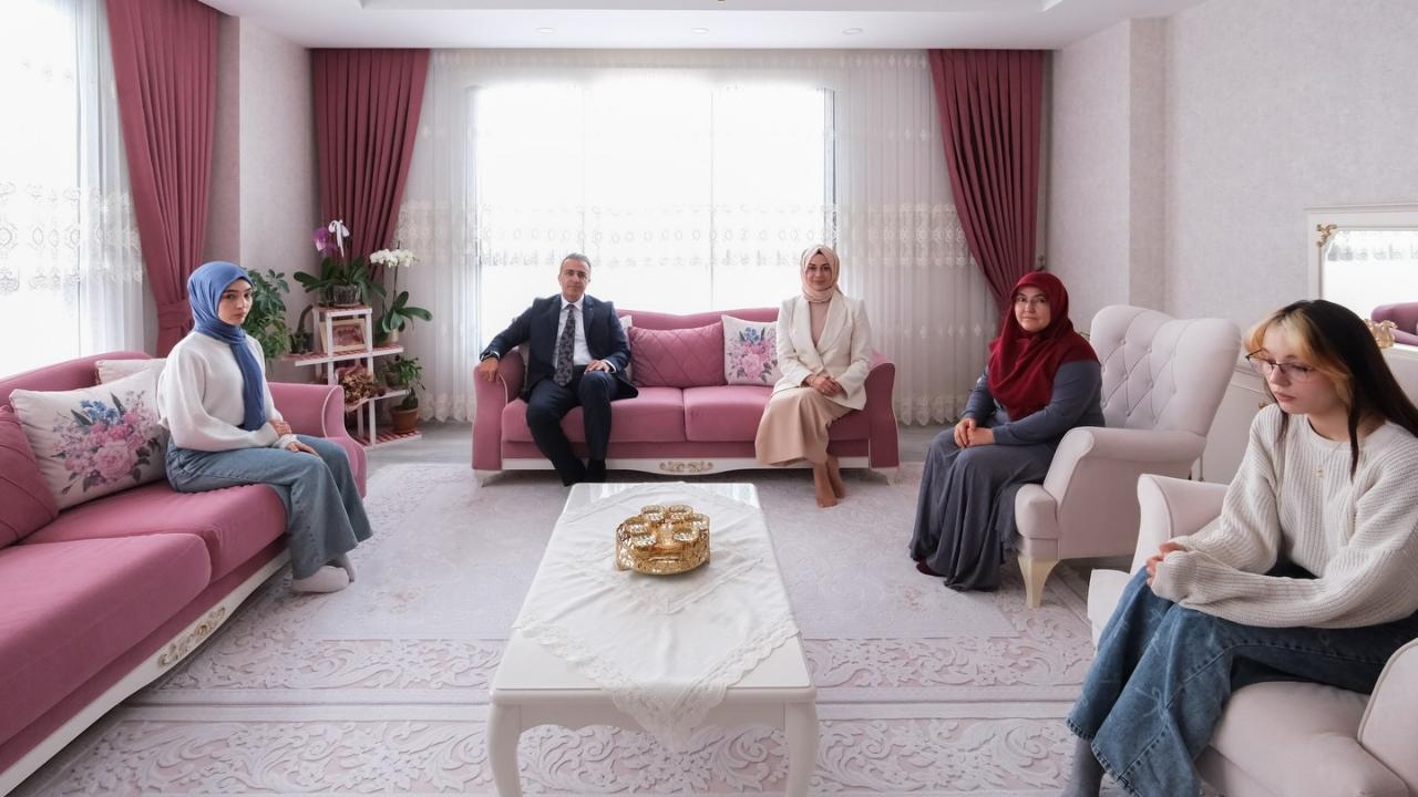 Vali Çiçek’ten şehit ailelerine anlamlı ziyaret