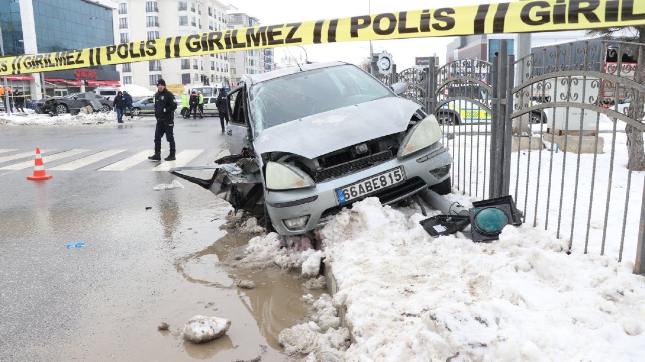 Yozgat'ta iki otomobilin çarpıştığı kazada yaralanan kişi hastanede hayatını kaybetti