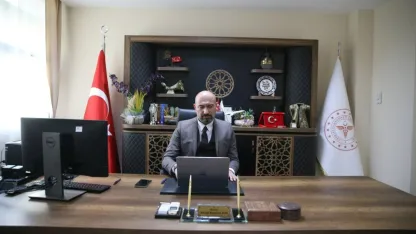 Niğde Ömer Halisdemir Üniversitesi Eğitim ve Araştırma Hastanesi Başhekimi Zor, AA'nın "Yılın Kareleri" oylamasına katıldı