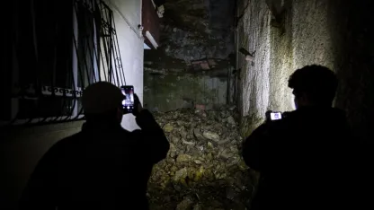 Ankara'da çöken istinat duvarı nedeniyle tahliye edilen bina sakinleri mağduriyetlerinin giderilmesini istiyor