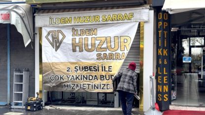 Kayseri'de forkliftle kepenk ve camları kırılan kuyumcudan hırsızlık yapıldı