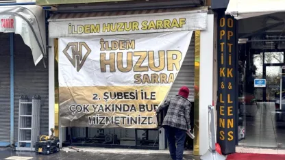 Kayseri'de forkliftle kepenk ve camları kırılan kuyumcudan hırsızlık yapıldı