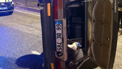 Yozgat'ta devrilen otomobildeki 3 kişi yaralandı