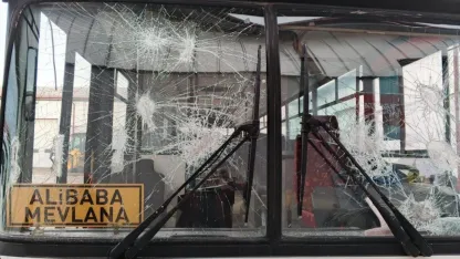 Sivas'ta belediyenin işçi servisine zarar verildi