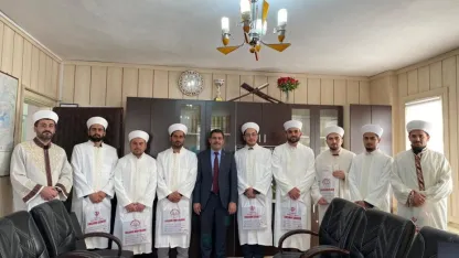 Suşehri'nde göreve yeni atanan din görevlileri için cübbe giyme programı düzenlendi
