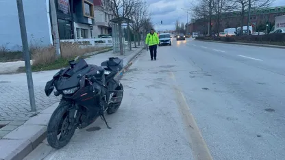 Eskişehir'de motosiklet ile bisikletin çarpıştığı kazada 2 kişi yaralandı