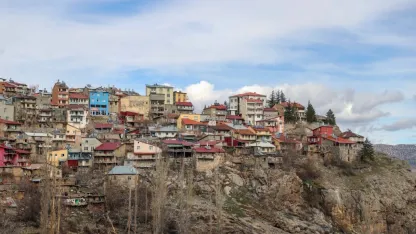Torosların 7 bin nüfuslu ilçesinde yaşlıların sofrasını belediye ekipleri kuruyor