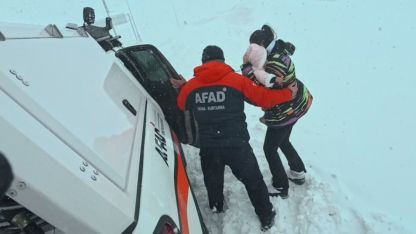 Erciyes'te mahsur kalan 12 kişiyi AFAD kurtardı