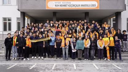 Kayserisporlu futbolcular lise öğrencileriyle buluştu