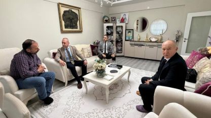 Beypazarı'da MHP'li yöneticiler ilk iftarını şehit babasının evinde yaptı