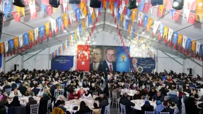 AK Parti Eskişehir İl Başkanlığınca Dede Korkut Parkı'nda iftar düzenlendi