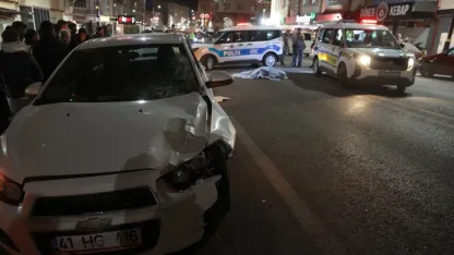 Sivas'ta teravihe giderken otomobilin çarpması sonucu yaralanan gelin de hastanede öldü