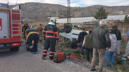 Çankırı'da şarampole devrilen hafif ticari araçtaki 4 kişi yaralandı