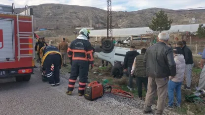 Çankırı'da şarampole devrilen hafif ticari araçtaki 4 kişi yaralandı