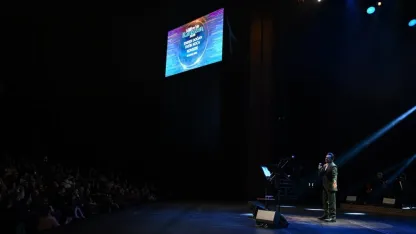 Sanatçılar Ender Doğan ve Fatih Koca, "Külliye'de Ramazan" etkinliklerinde konser verdi