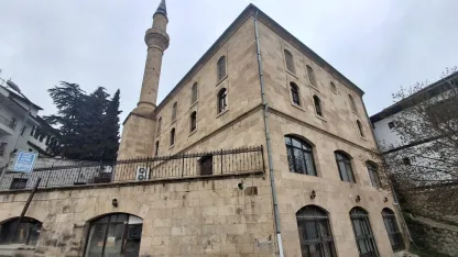 Beypazarı'nda tarihi camiler zamana direniyor