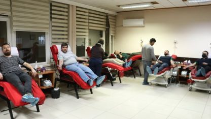 Kayseri'de öğretmenler iftar sonrası kanser hastası çocuklar için kan bağışı yaptı