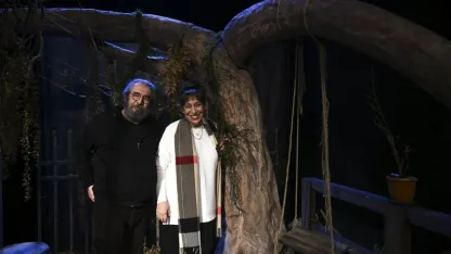 Tiyatronun ustaları Melek Baykal ve Mehmet Atay, 44 yıl sonra  aynı sahneyi paylaştı