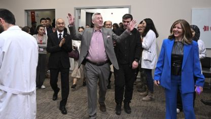 Şarkıcı Metin Şentürk "Benim Hikayem" etkinliğinde hastalarla buluştu