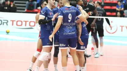 Voleybol: SMS Grup Efeler Ligi
