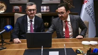 Cumhurbaşkanlığı İletişim Başkanı Duran, AA'nın "Yılın Kareleri" oylamasına katıldı