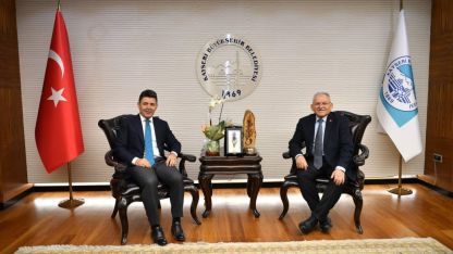 Başkan Büyükkılıç, Ulaştırma ve Altyapı Bakan Yardımcısı Boyraz'ı makamında ağırladı