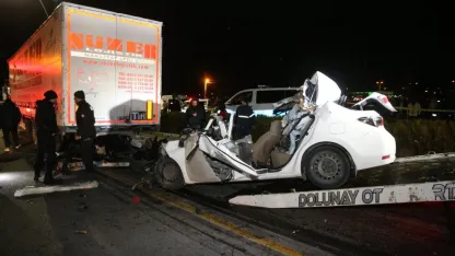 Niğde'de tırla çarpışan otomobilin sürücüsü öldü