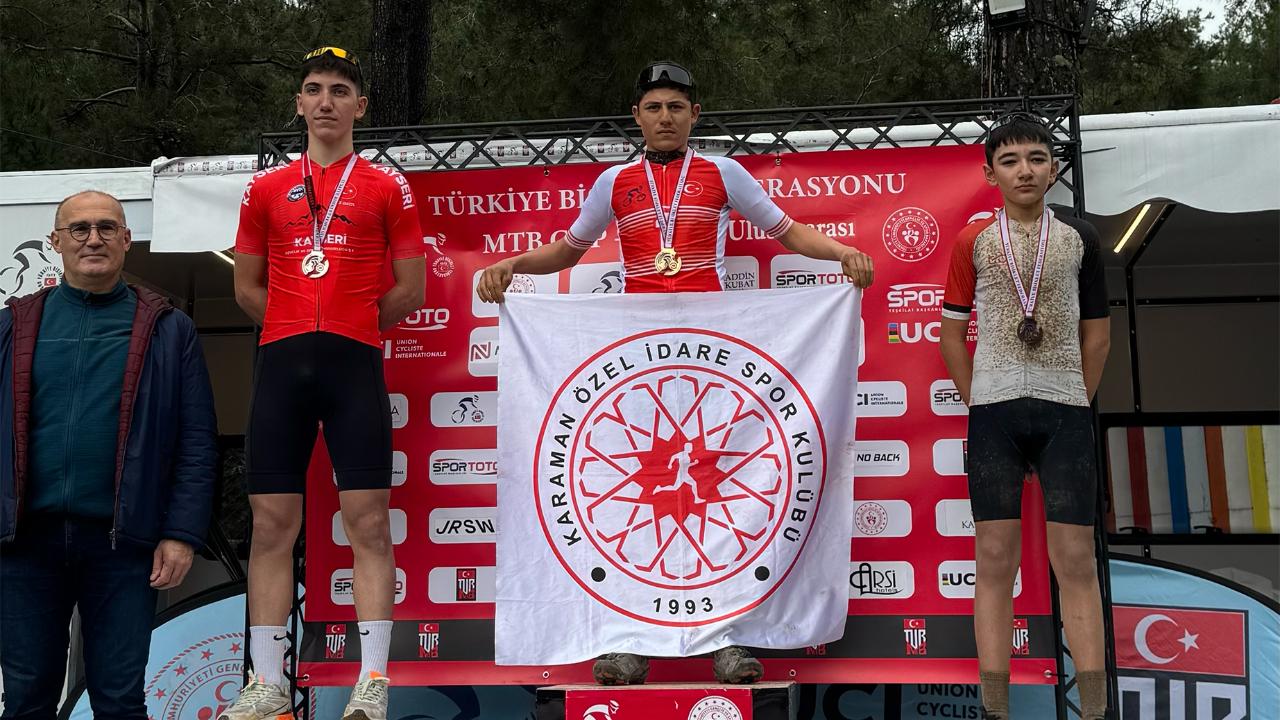 Altın madalya ile döndü