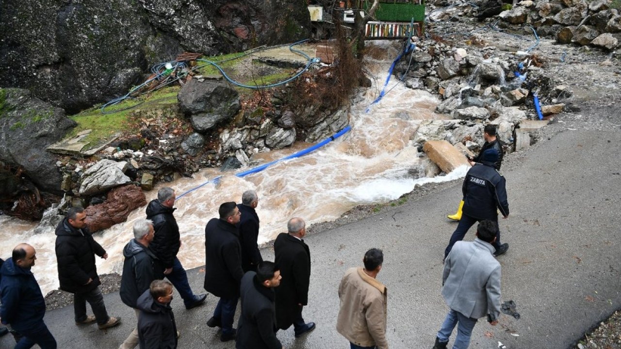 Başkan Büyükkılıç, Yahyalı'da sel ve heyelandan etkilenen bölgeleri inceledi