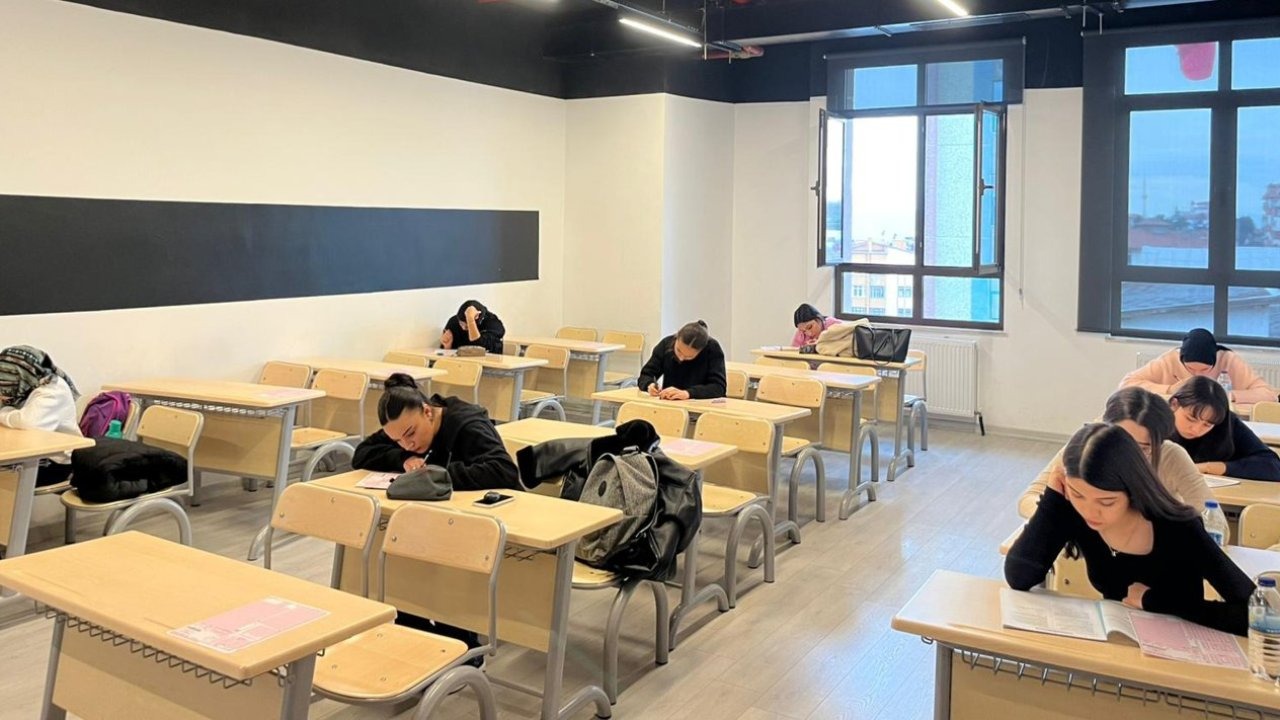 Beypazarı Aile Yaşam Merkezi’nde kadınlara etkinlik, öğrencilere deneme sınavı