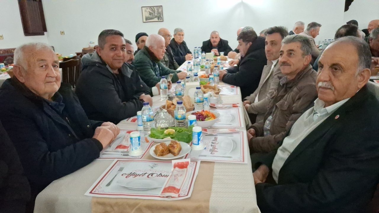 Beypazarı Belediye Başkanı Kasap, iftarda muhtarlar ve STK temsilcileriyle bir araya geldi.