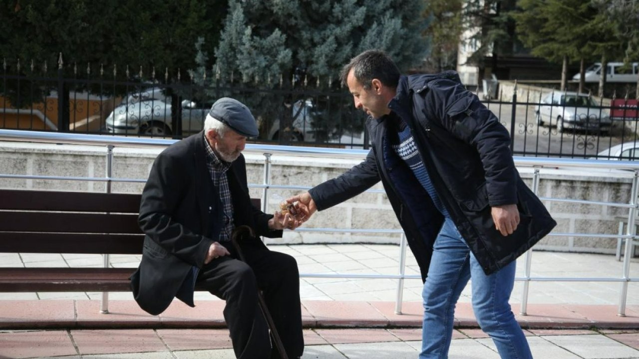 Beypazarı Belediyesi kandil simidi dağıttı