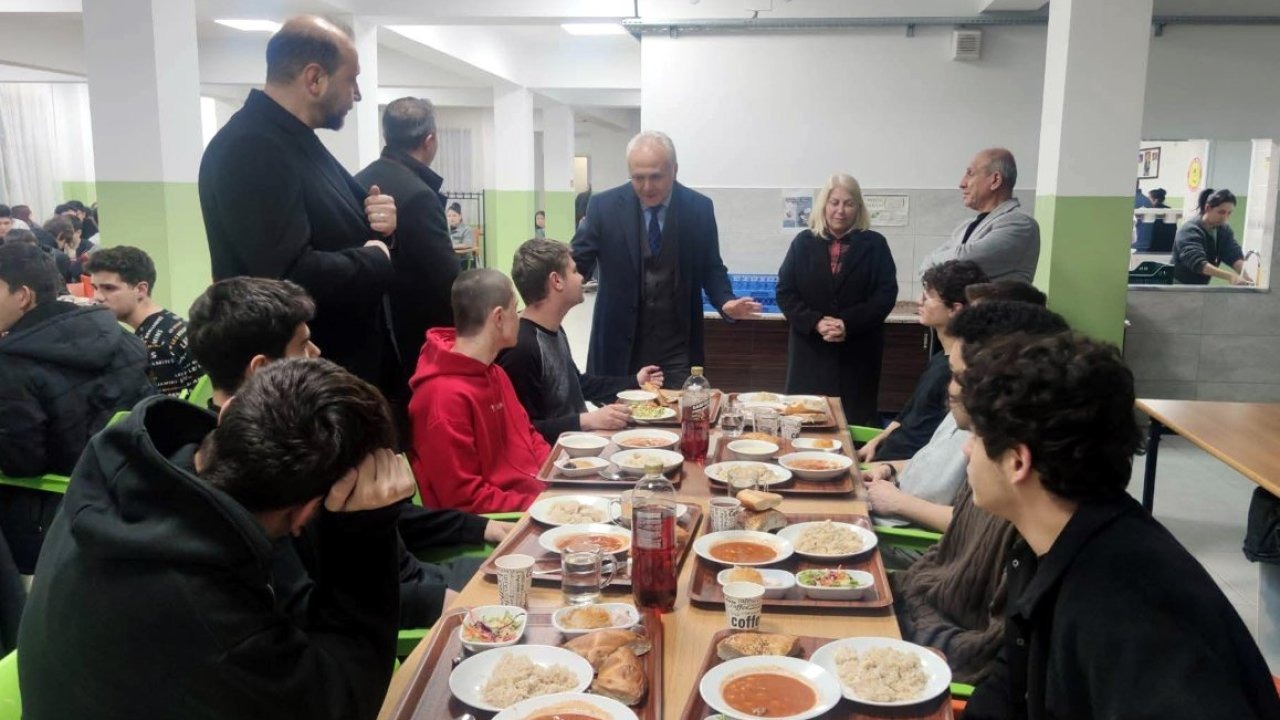 Beypazarı'nda öğrenciler iftarda buluştu