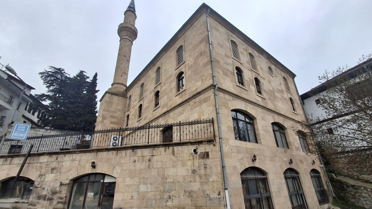 Beypazarı'nda tarihi camiler zamana direniyor