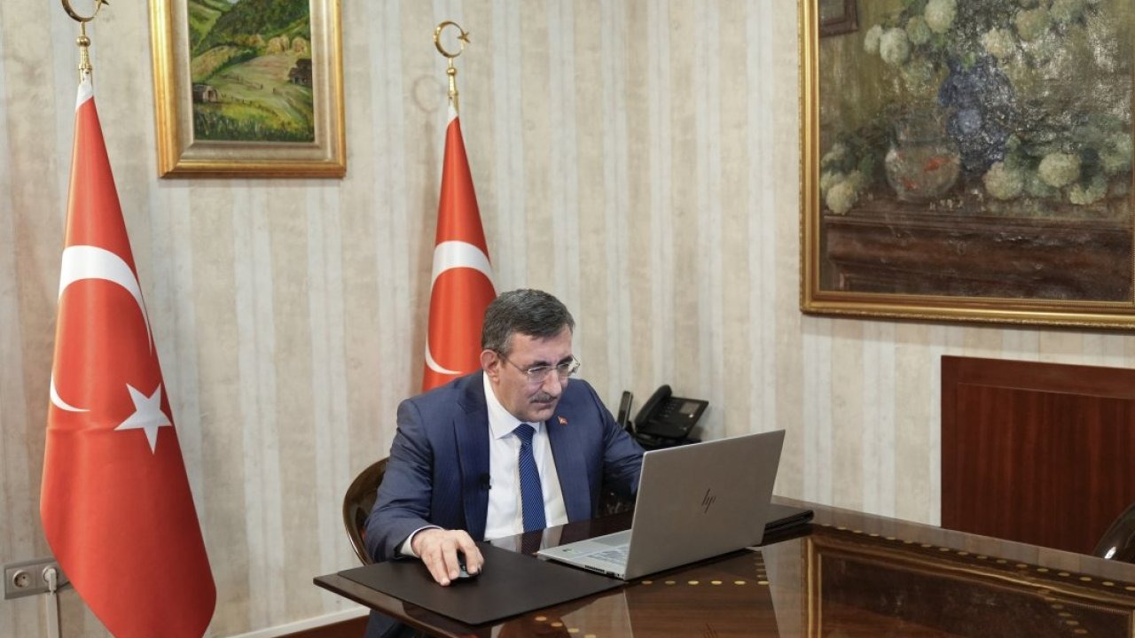 Cumhurbaşkanı Yardımcısı Yılmaz, AA'nın "Yılın Kareleri" oylamasına katıldı