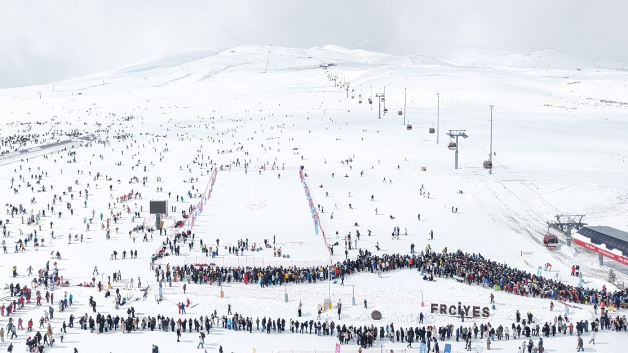 Erciyes'te hafta sonu yoğunluğu yaşanıyor