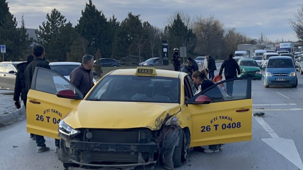 Eskişehir'de zincirleme trafik kazasında 3 kişi yaralandı