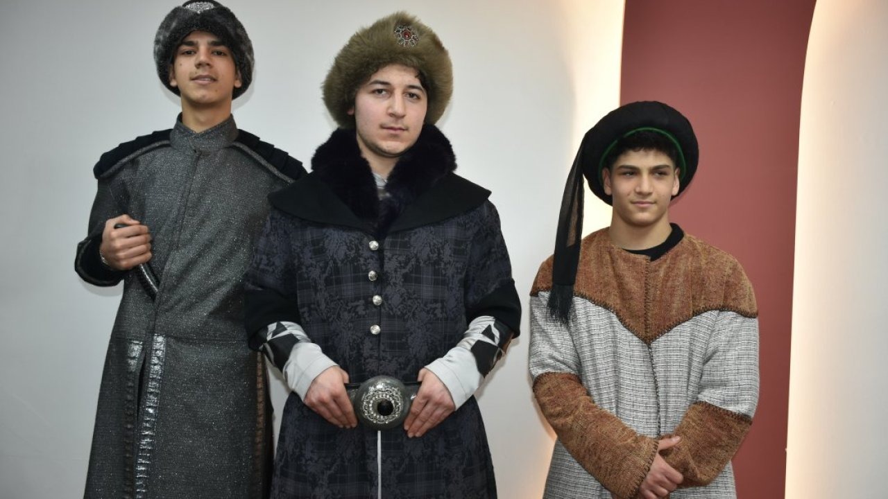 Geleceğin esnafı tiyatro oyunuyla Ahiliği anlatıyor